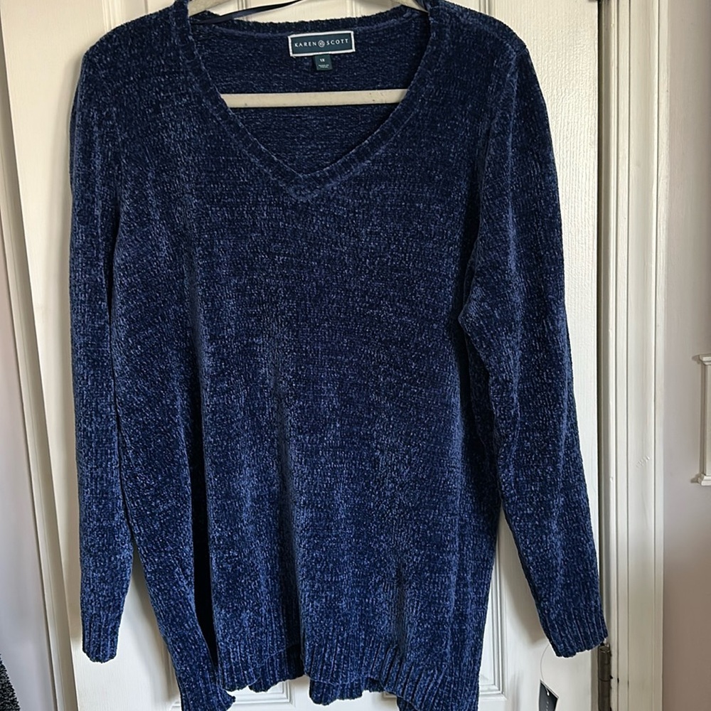 Beautiful soft chennile vneck sweater